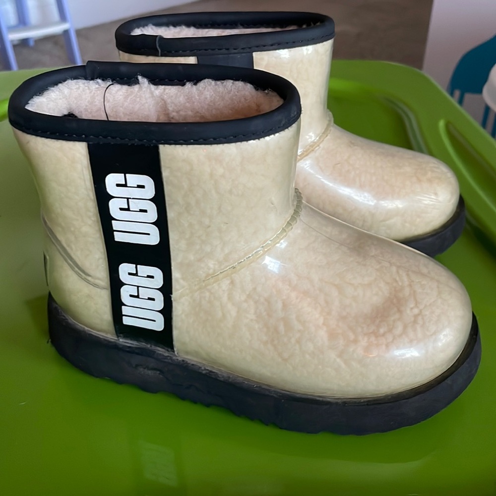 Girls Ugg Boots 11